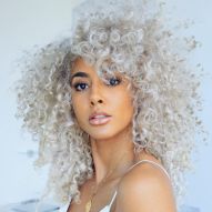 Todo sobre el cabello platinado: matices, técnicas, cómo retocar y cómo cuidar el color