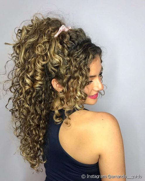 6 80s hairstyle ideas to copy on curly hair